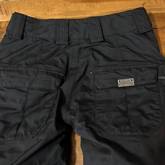 OAKLEY black snowboard pants - Picture 6 of 11